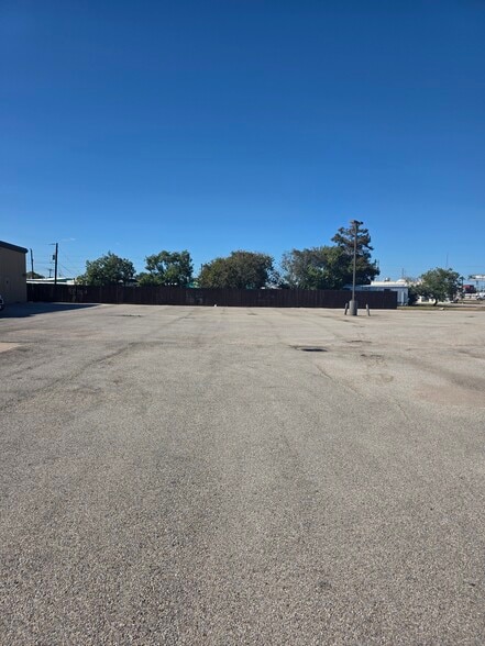 More Photos Of 1915 N Brazosport, Freeport Service For Sale