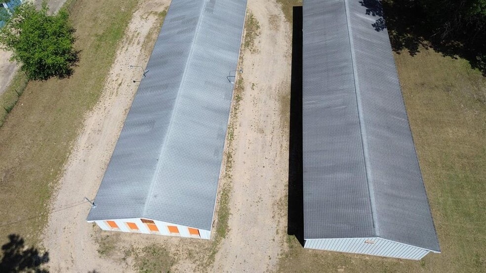 More Photos Of 307 S Bringold Ave, Lake Self Storage For Sale