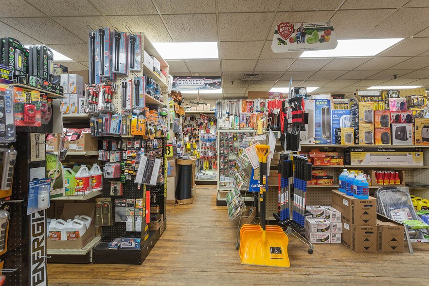 More Photos Of 17-21 Glen St, Glen Cove Storefront Retail Office For Lease