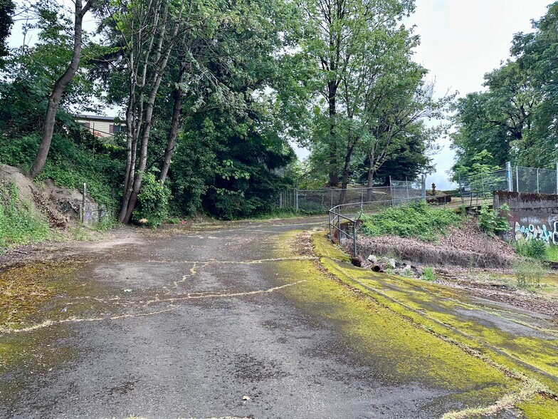 More Photos Of 2506 NE Multnomah St, Portland Warehouse For Sale