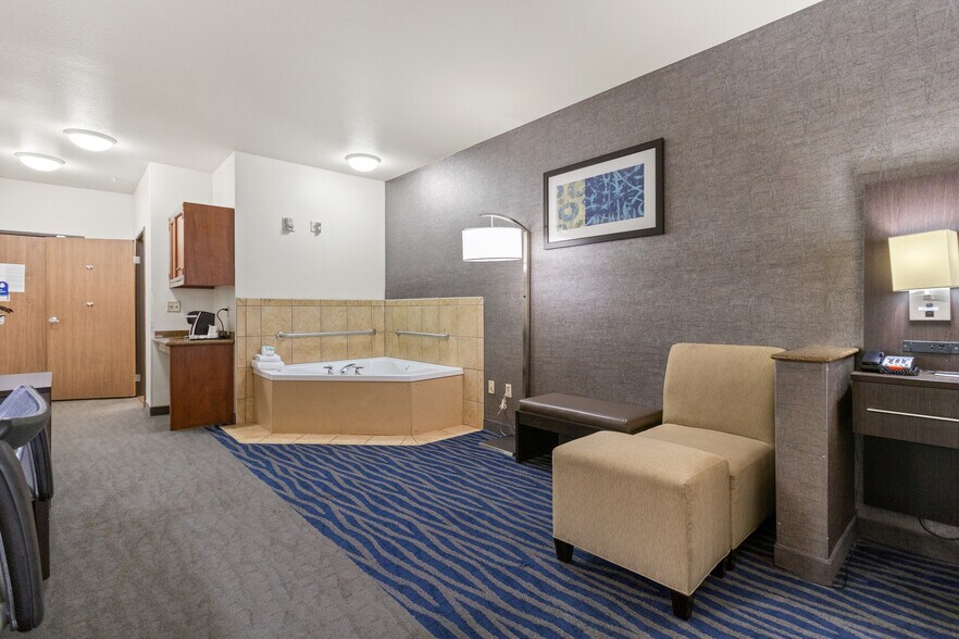 More Photos Of 2700 Lenwood Rd, Barstow Hotel For Sale