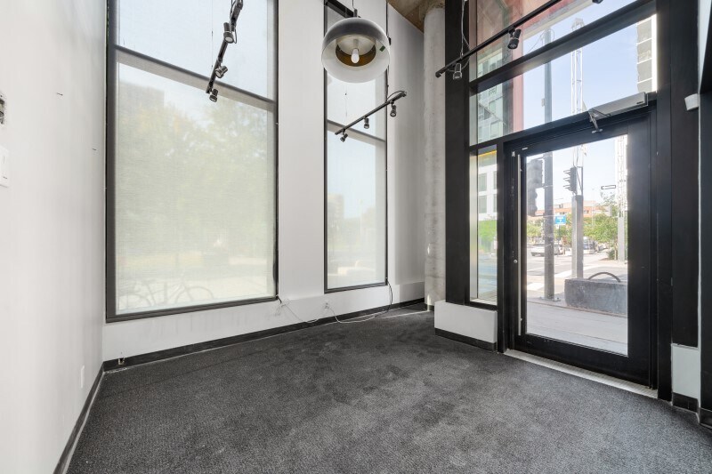 More Photos Of 20 Boul de Maisonneuve O, Montréal Apartments For Lease