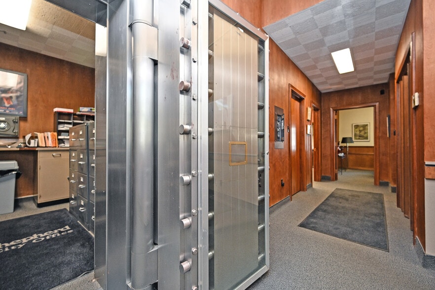 More Photos Of 1440 Main St, Cincinnati Office For Sale