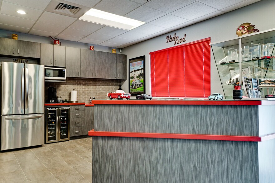 More Photos Of 7107 24th Ct E, Sarasota Industrial For Sale