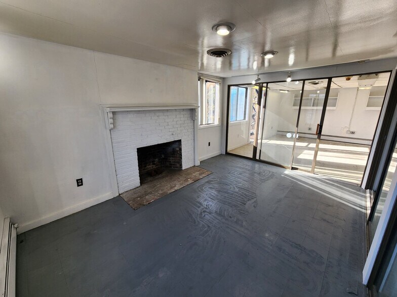More Photos Of 62 Middlesex Tpke, Burlington Freestanding For Sale