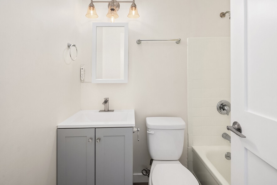 More Photos Of 12315 28th Ave NE, Seattle Apartments For Sale