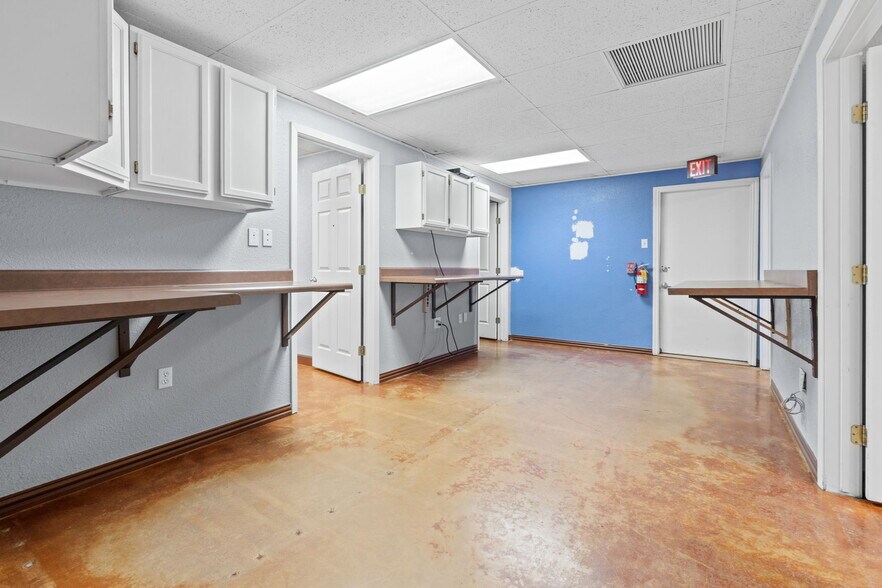 More Photos Of 5620 Rowlett Rd, Rowlett General Retail For Sale