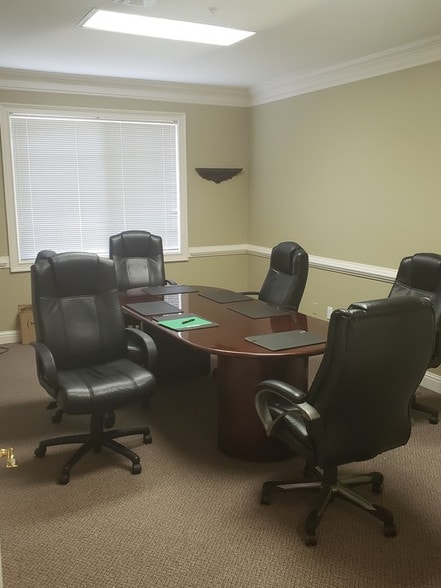 More Photos Of 3225 Shallowford Rd, Marietta Office For Sale