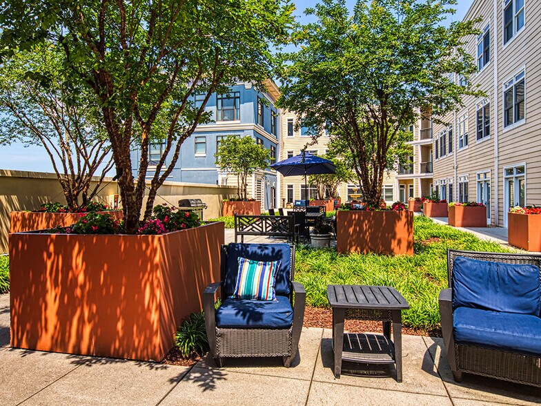 More Photos Of 670 Downey Green, Hampton Apartments For Sale