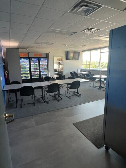 More Photos Of 1440 NW Vivion Rd, Kansas City Office For Lease