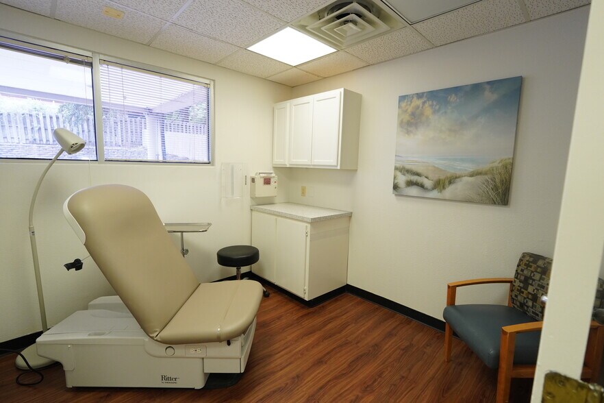 More Photos Of 12501 Judson Rd, San Antonio Medical For Lease