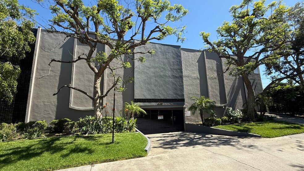 Primary Photo Of 447 W Elk Ave, Glendale Apartments For Sale