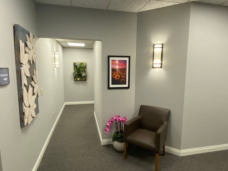 More Photos Of 6542 Regency Ln, Eden Prairie Office For Lease