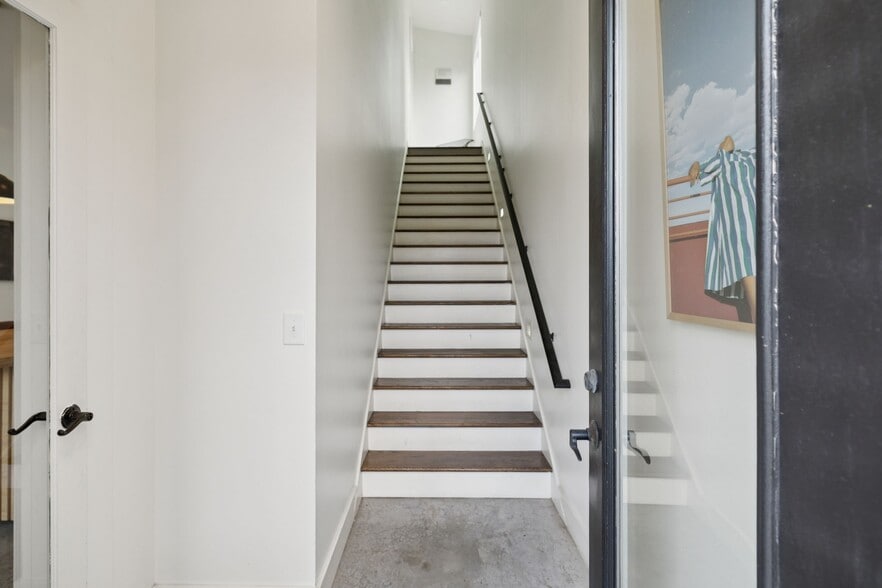 More Photos Of 2517 White Ave, Nashville Office Residential For Sale