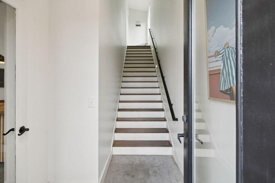 More Photos Of 2517 White Ave, Nashville Office Residential For Sale