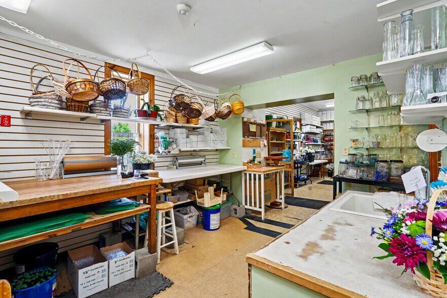 More Photos Of 11 Turnpike Rd, Jaffrey Freestanding For Sale