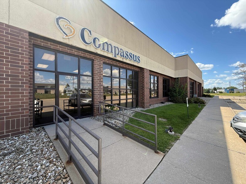 More Photos Of 5005 Bowling St SW, Cedar Rapids Loft Creative Space For Sale