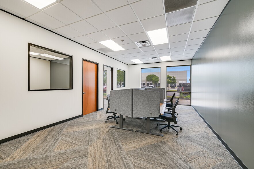 More Photos Of 1340 Airport Commerce Dr, Austin Warehouse For Lease