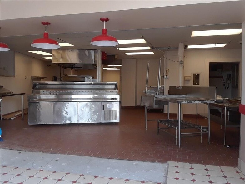 More Photos Of 845 N Main St, Providence Medical For Sale