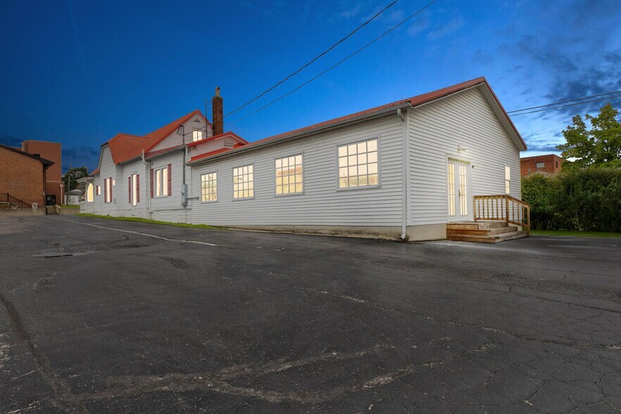 More Photos Of 134 E Main St, Morehead General Retail For Sale