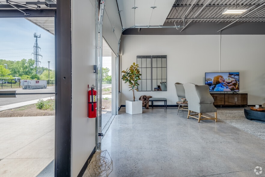 More Photos Of 8949 N Deerbrook Trl, Brown Deer Light Distribution For Sale