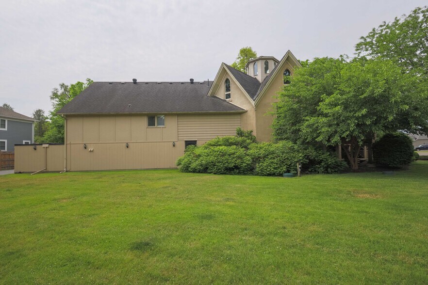 More Photos Of 646 Mount Pleasant Rd, Brant Freestanding For Sale