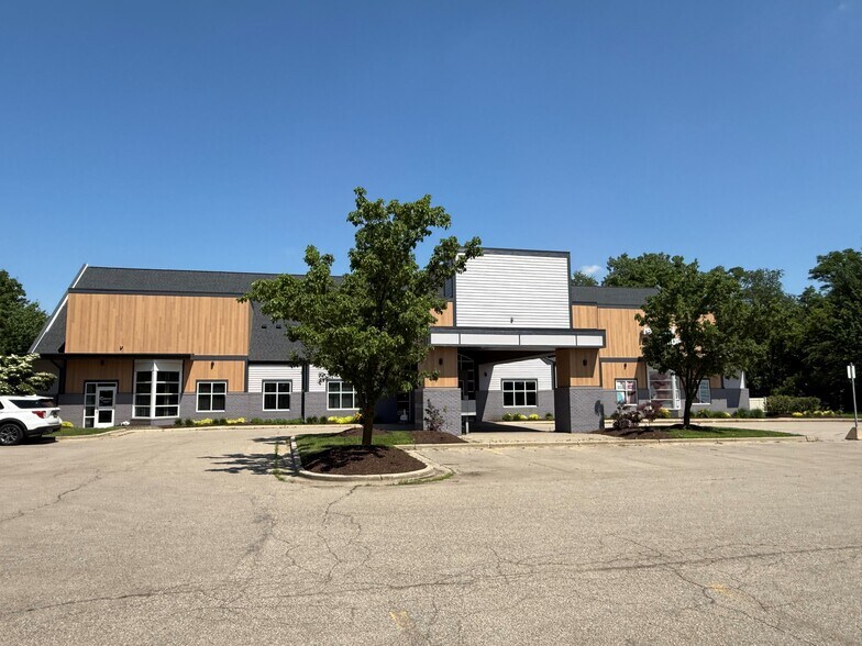 More Photos Of 6735 Cascade Rd SE, Grand Rapids Medical For Lease