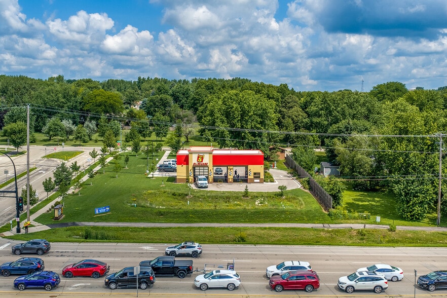 Primary Photo Of 55th Street NW & Chateau Road, Rochester Auto Repair For Sale