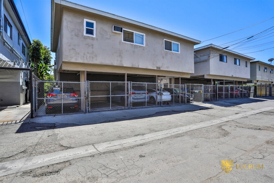 More Photos Of 2015-2021 Chariton St, Los Angeles Apartments For Sale