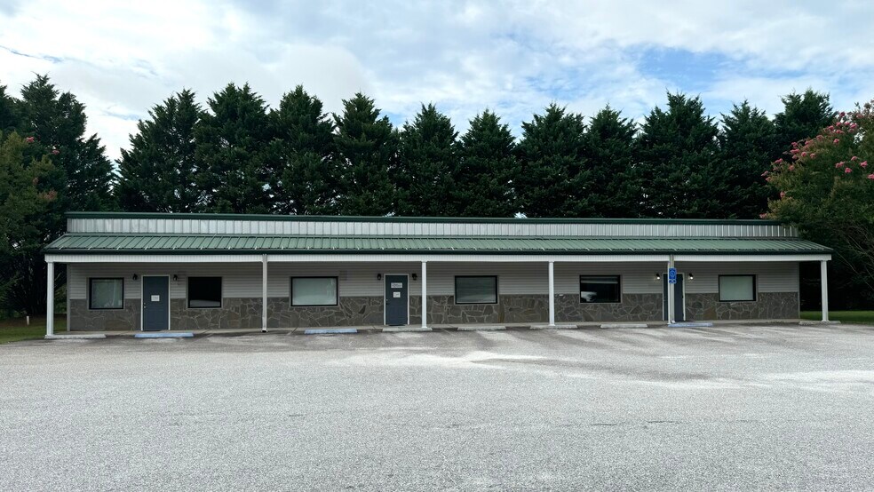 More Photos Of 144 Commerce Pky, Cornelia Flex For Sale