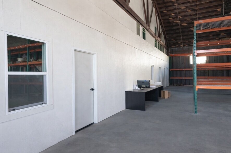 More Photos Of 15206 Grevillea Ave, Lawndale Warehouse For Lease