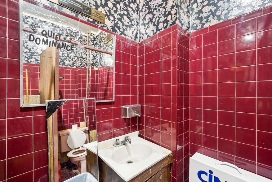 More Photos Of 552 Grandview Ave, Ridgewood Storefront For Sale