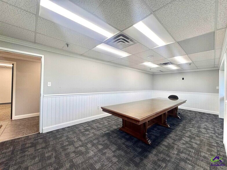 More Photos Of 801 Valley Dr, Perry Distribution For Lease