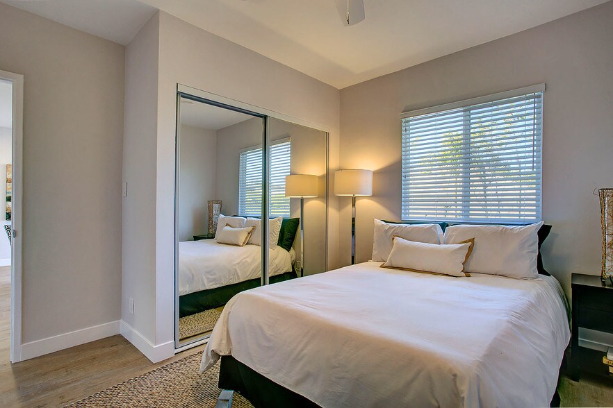 More Photos Of 634 Westminster Ave, Venice Apartments For Sale