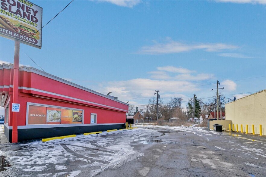 More Photos Of 14987 Gratiot Ave, Detroit Restaurant For Sale