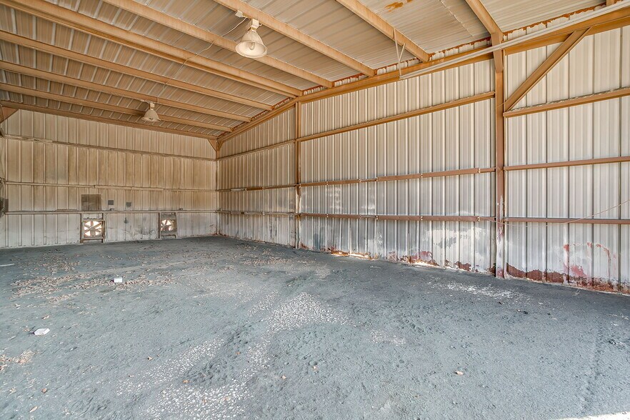 More Photos Of 3550 N Main St, Cleburne Industrial For Sale