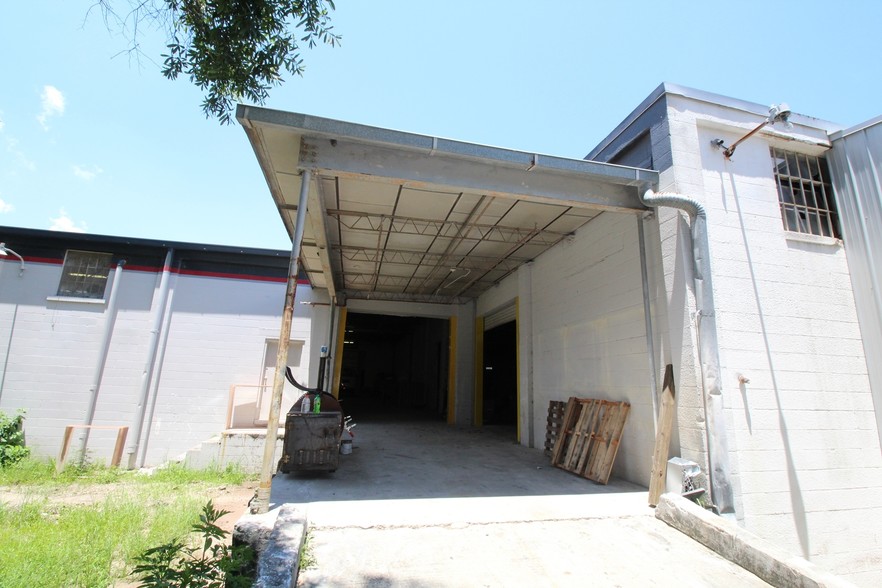 More Photos Of 3511 Walnut St, Jacksonville Warehouse For Lease