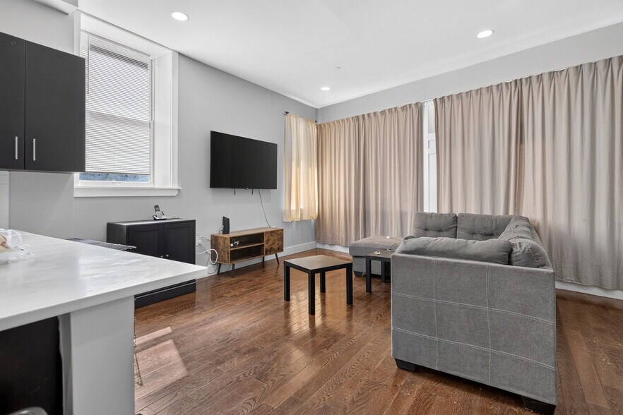 More Photos Of 83 Beaver St, Albany Apartments For Sale