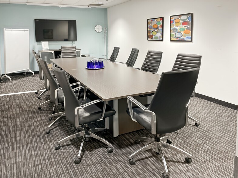 Primary Photo Of 2010 Winston Park Dr, Oakville Coworking Space