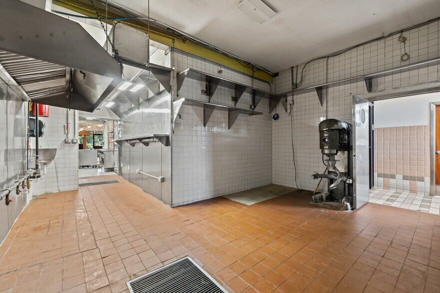 More Photos Of 100 Route 59, Monsey Freestanding For Lease