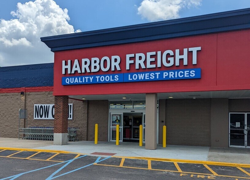 Primary Photo Of 4744-4778 Roosevelt Blvd, Middletown Unknown For Lease