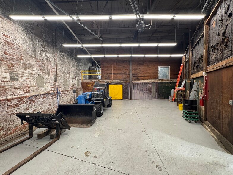 More Photos Of 81 Elm St, Biddeford Freestanding For Lease