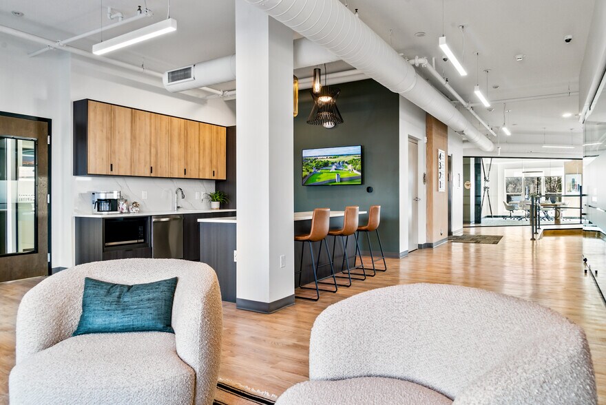 More Photos Of 27 S Squirrel Rd, Auburn Hills Coworking Space