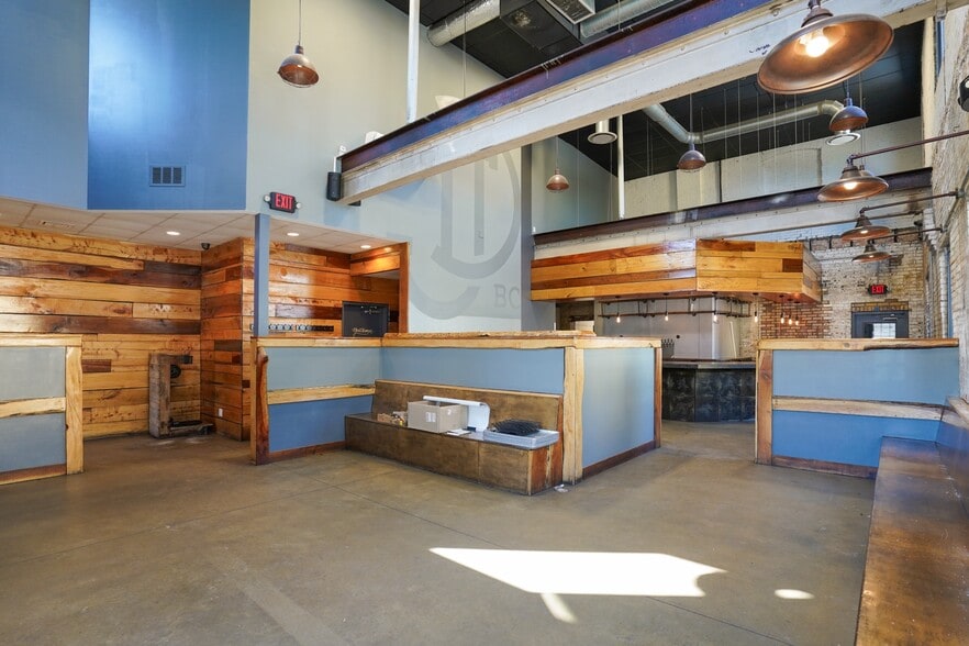 More Photos Of 1825 W Main St, Fort Wayne Warehouse For Sale