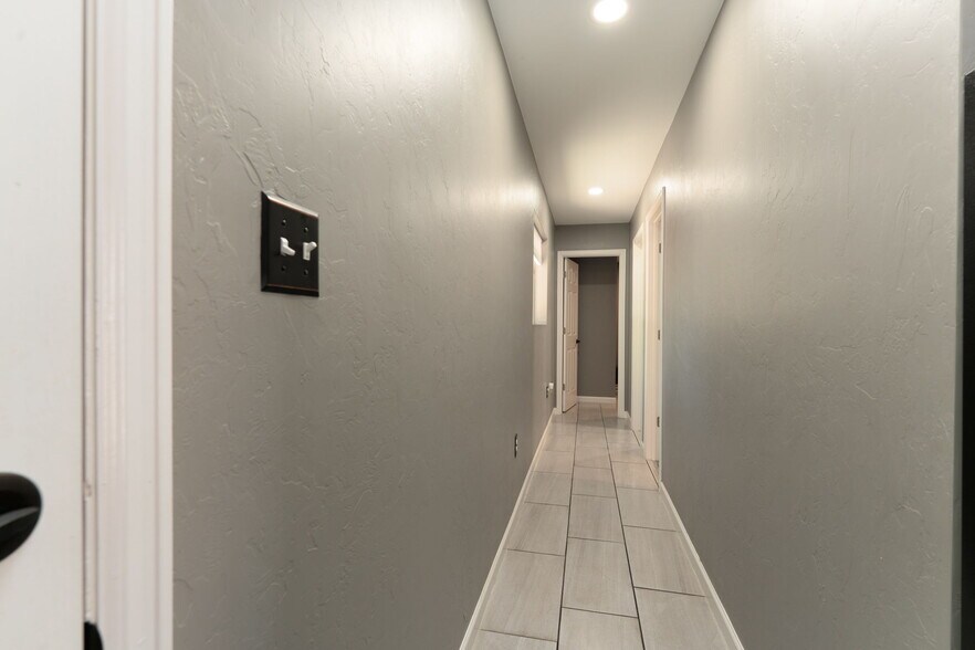 More Photos Of 1624 E Main St, Montrose Hotel For Sale