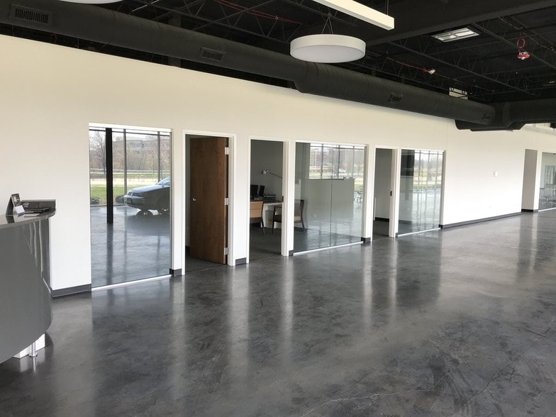 More Photos Of 101 Tower Dr, Burr Ridge Manufacturing For Sale