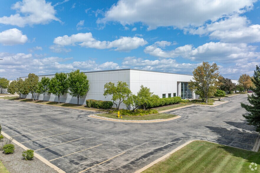 More Photos Of 3540-3630 Amhurst Pky, Waukegan Manufacturing For Lease