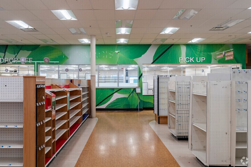 More Photos Of 1615 Main St, Susanville Drugstore For Lease