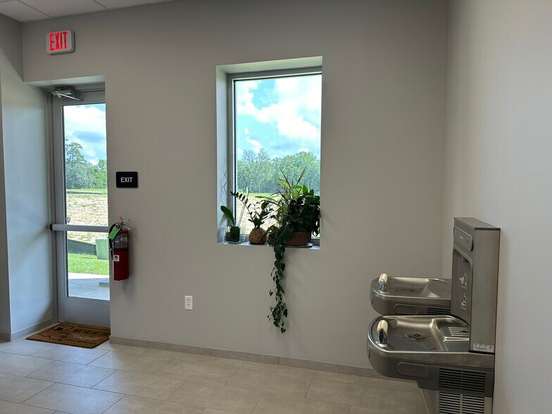 More Photos Of 9373 Baringer Foreman Rd, Baton Rouge Office For Sale