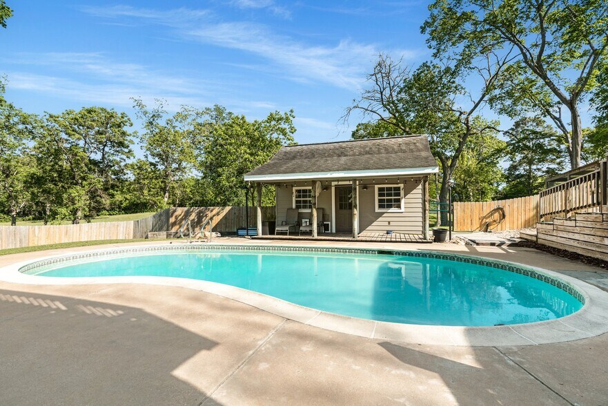 More Photos Of 2355 Jackson League Cir, Brenham Lodge Meeting Hall For Sale